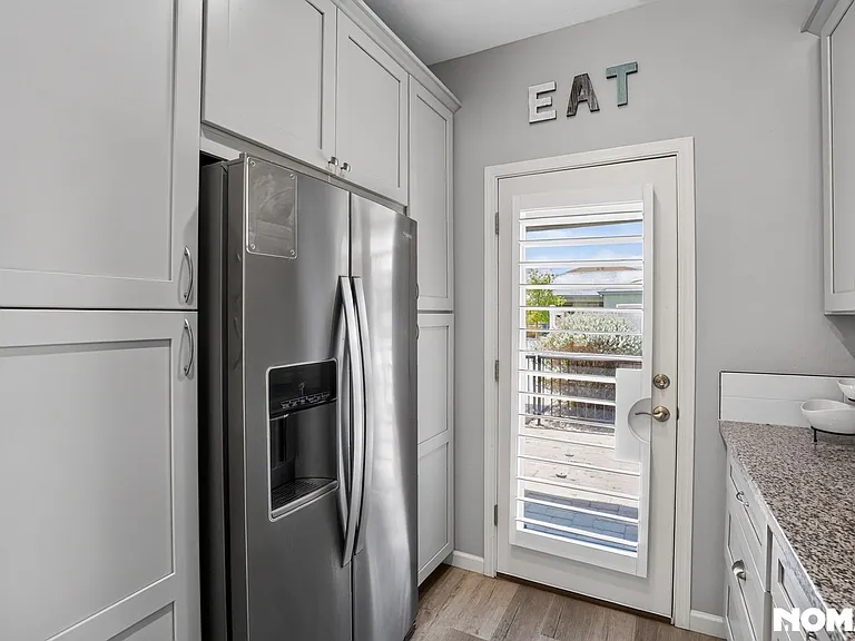 524 W Harwell Rd — Photo 22