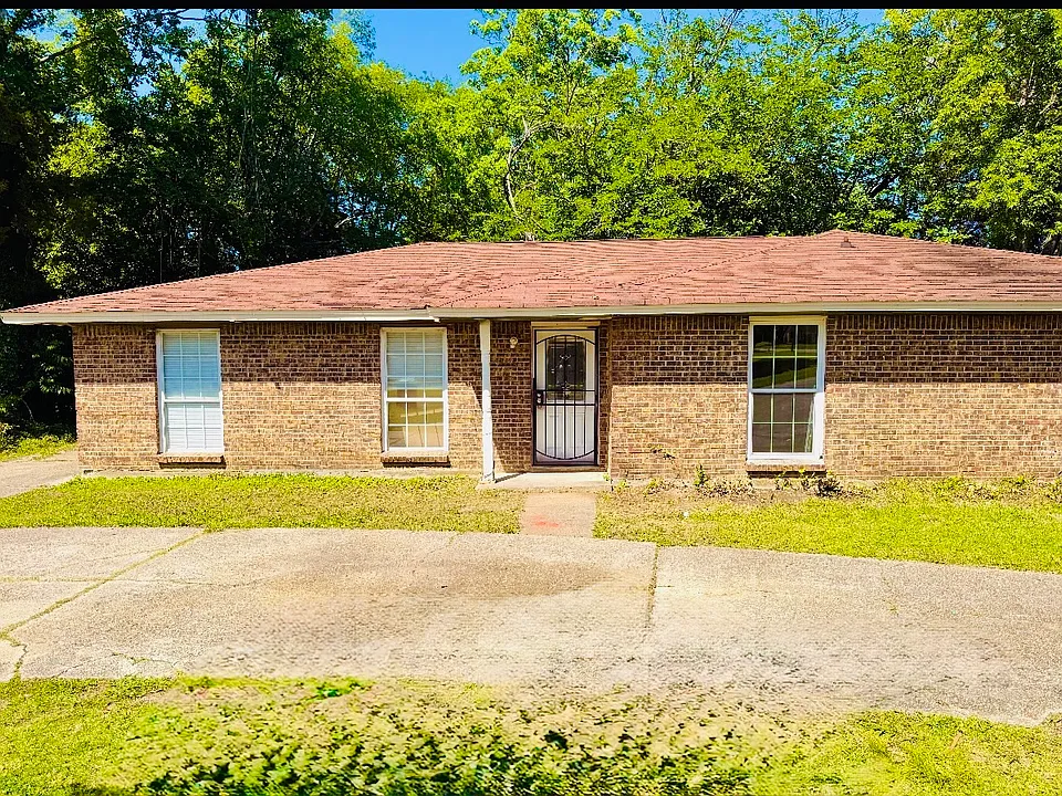 3633 Woodley Rd