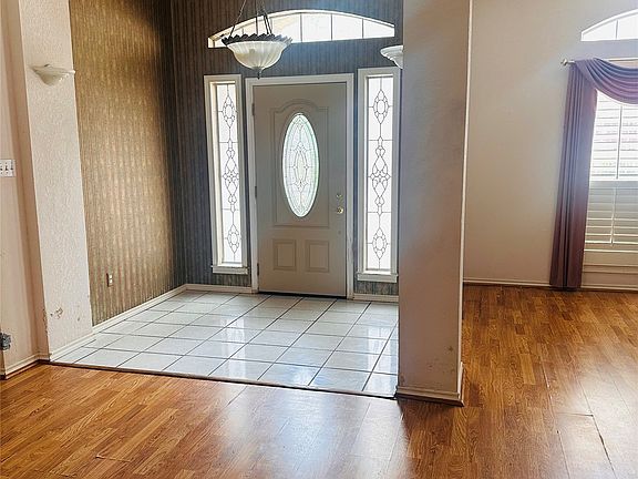 3rd image of 705 Quail Walk