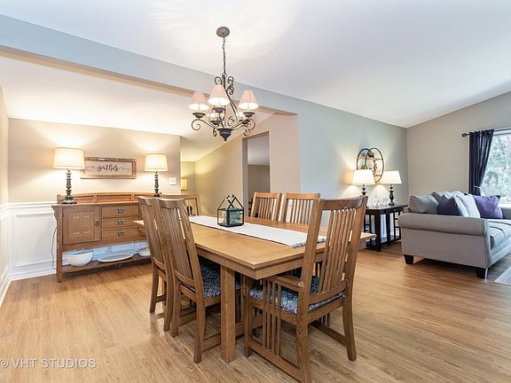 5th image of 22W542 Tamarack Dr