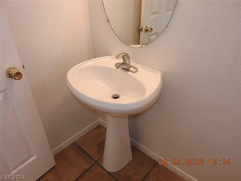 742 Endicott Ct — Photo 15