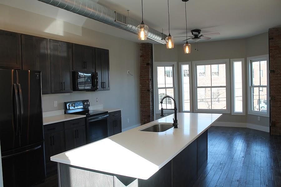 1st image of 715 Greenup St Floor 2