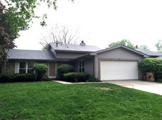 141 Birchwood Dr, Naperville, IL