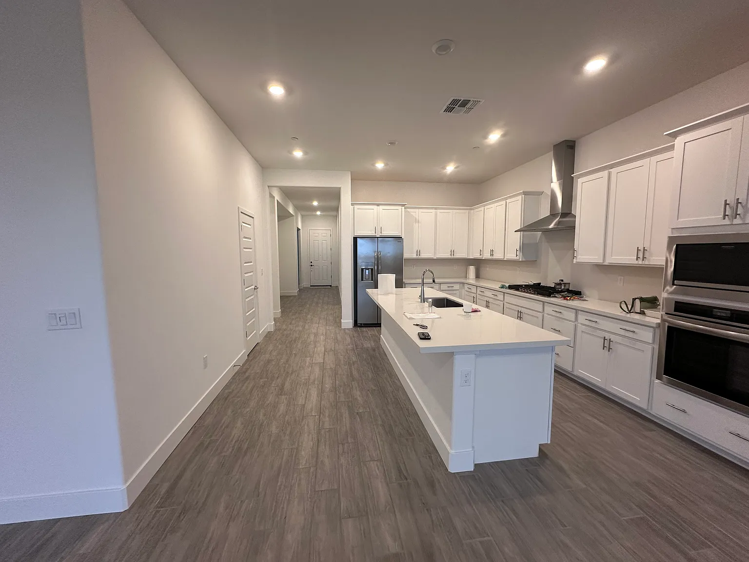 4 bed, 2.5 bath, 2500 sqft, $2,990 — Photo 4