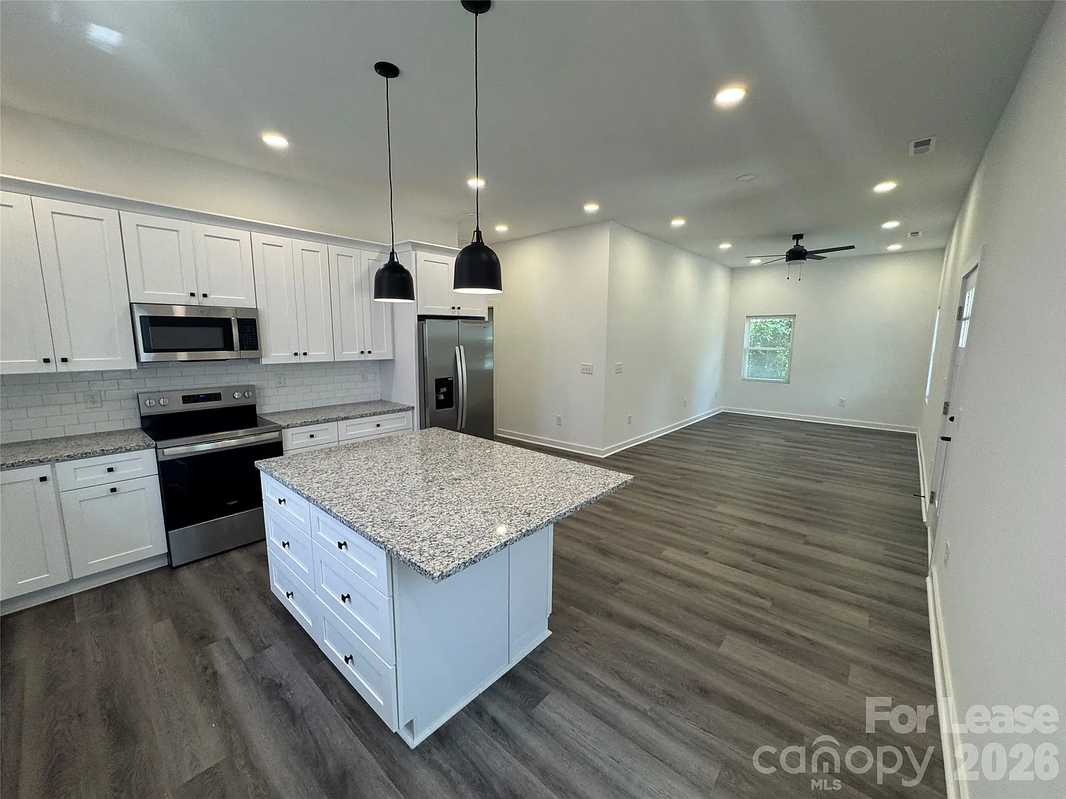 3 bed, 2.0 bath, 1188 sqft, $1,995 — Photo 4