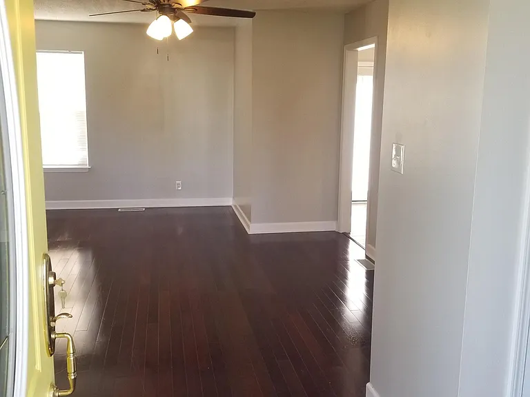 952 Van Buren Ave — Photo 2