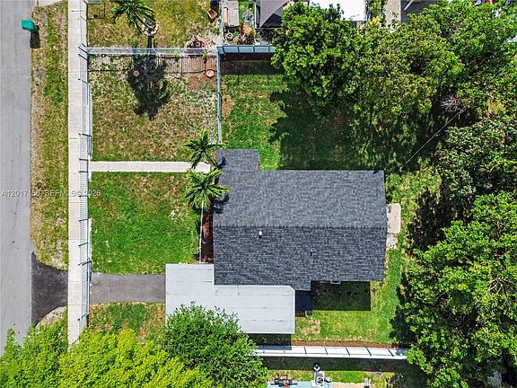 3rd image of 580 NW 194th Ter