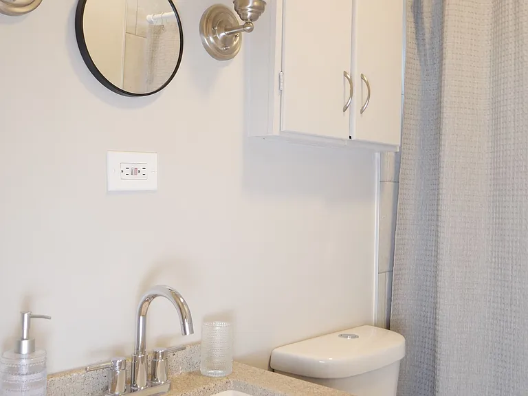 2 bed, 1.0 bath, 1024 sqft, $2,000 — Photo 30