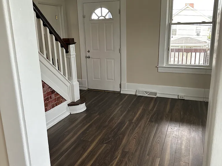 440 Center Ave — Photo 8