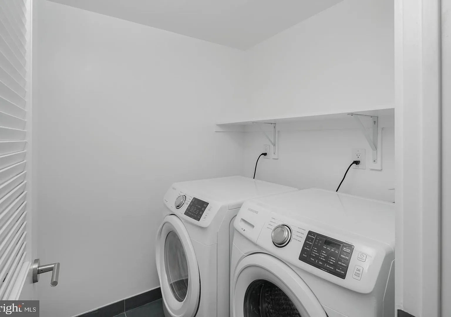 Pennsport Townhome with Garaged Parking — Photo 4