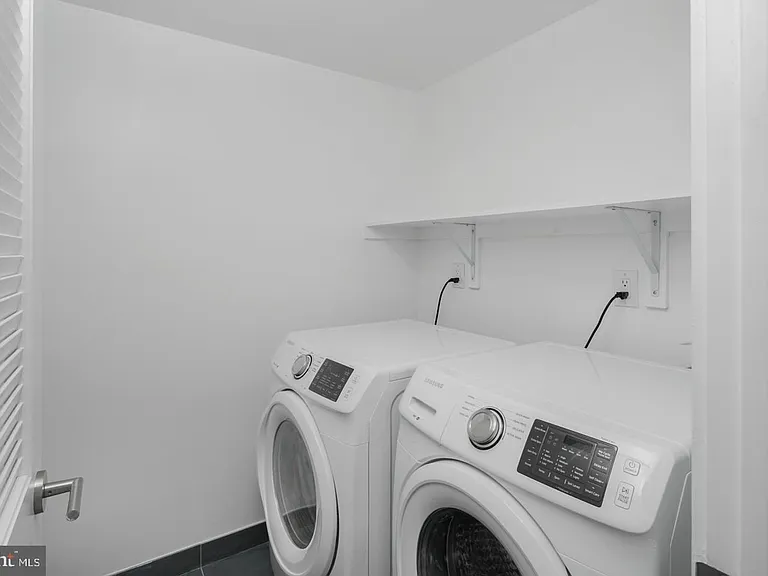 1425 S Hancock St — Photo 8