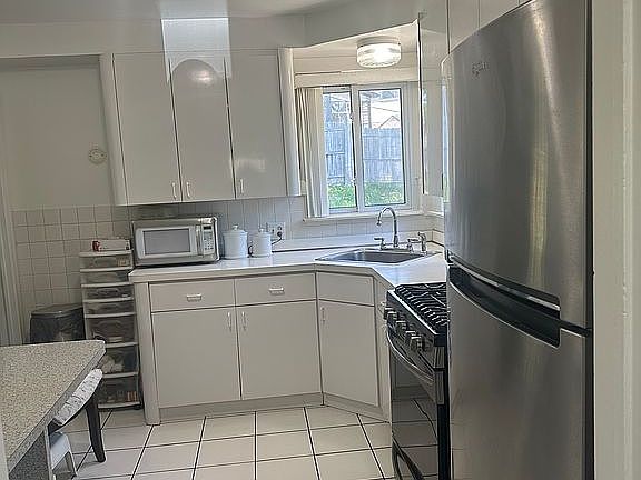 4th image of 24330 Ithaca Ave