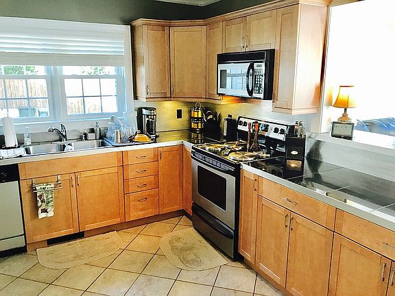 4th image of 1622 SE Greenville Blvd