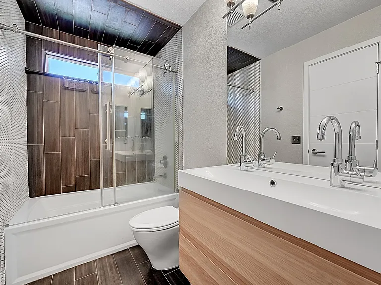 1560 Bain Dr — Photo 12