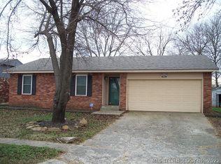 604 W 26th St, Sand Springs, OK 74063