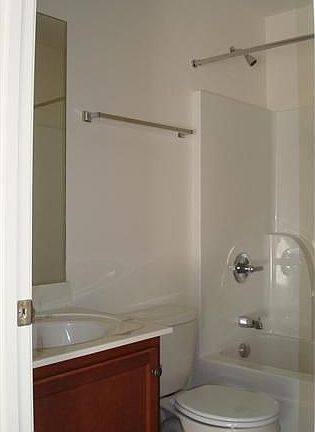 3rd image of 407 Zurich Dr
