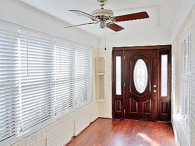 Large, welcoming foyer.