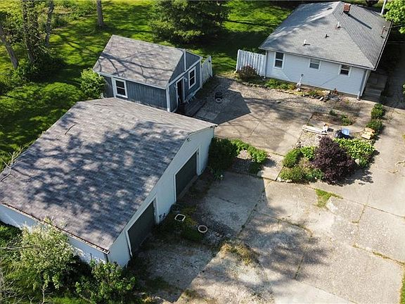 4th image of 2627 W 61st St