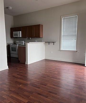 2nd image of 1343 Bartholomew St