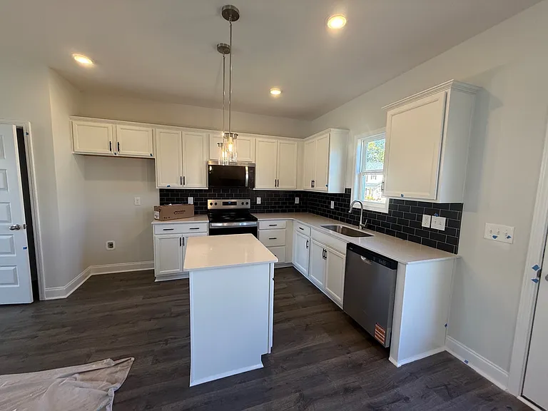 170 W Saltgrass Ln — Photo 3