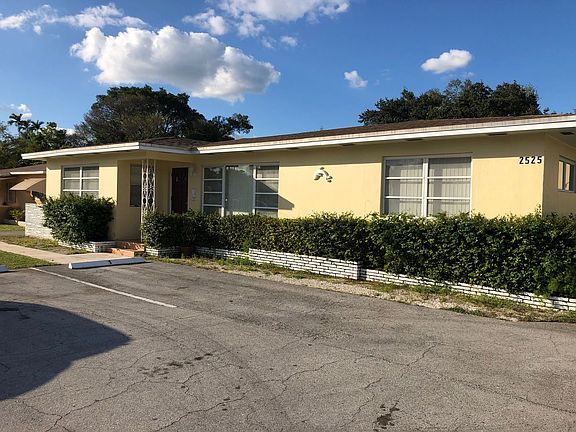 3rd image of 2525 Pierce St House 10
