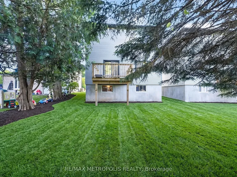 55 Russ St — Photo 29