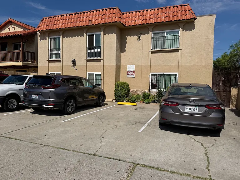 36th Street 4049 — Photo 1