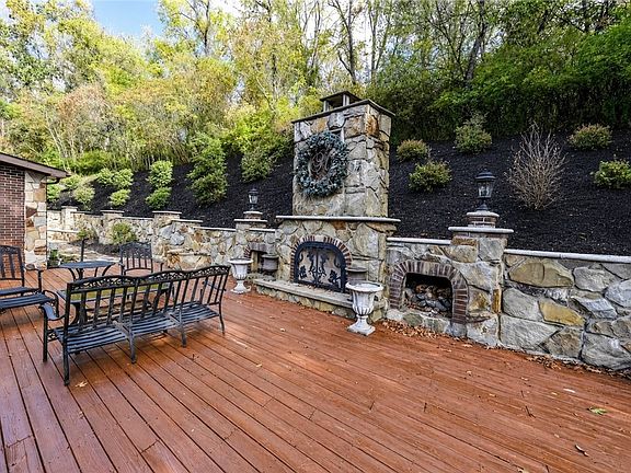 4th image of 122 Farmington Pl