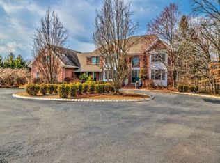 11 Overlook Rd, Whitehouse Station, NJ 08889