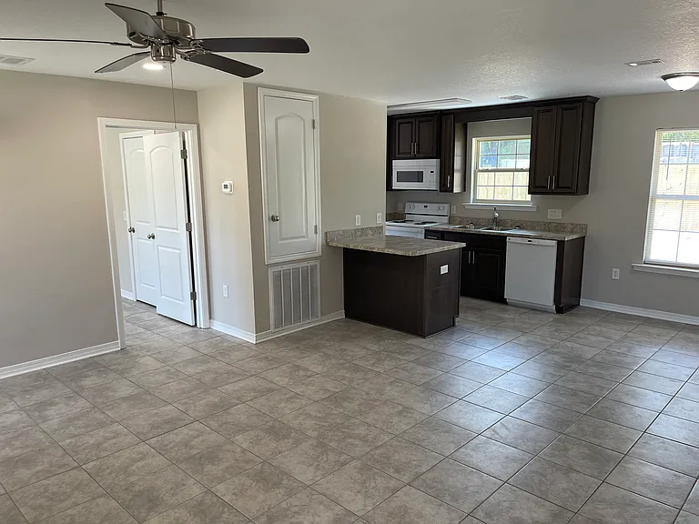255 Kenmore Rd — Photo 7