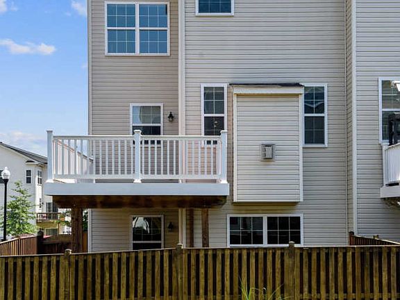 4th image of 7502 Briargrove Ln