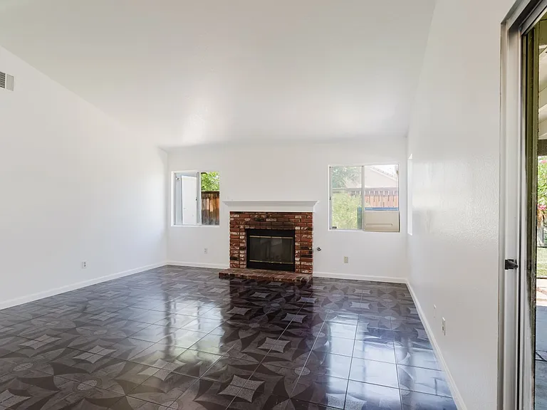 37347 Waterman Ave — Photo 6