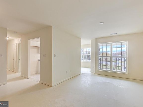 4th image of 820 Wembley Dr #2D