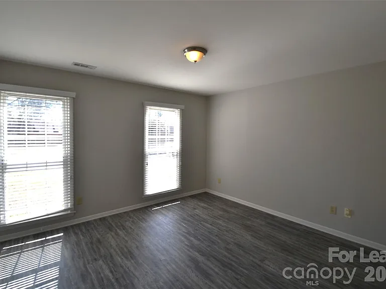 100 Old Farm Ct — Photo 26