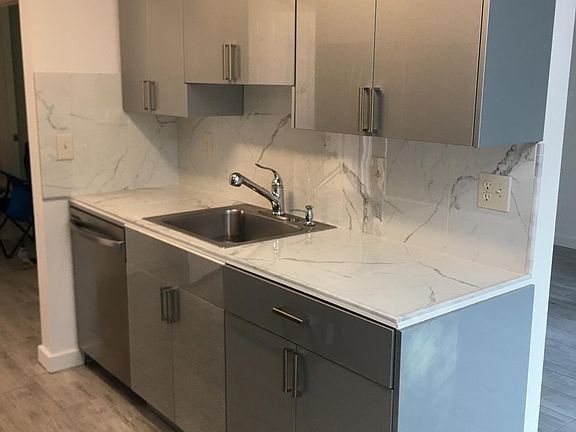 3rd image of 328 Northbank Ct APT 88