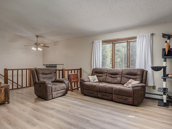 3rd image of 3085 Mellow Woods Dr