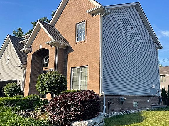2nd image of 39664 Parkwood Ave
