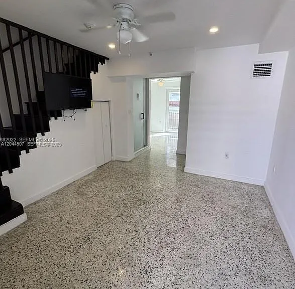 560 NW 1st St #7 — Photo 3