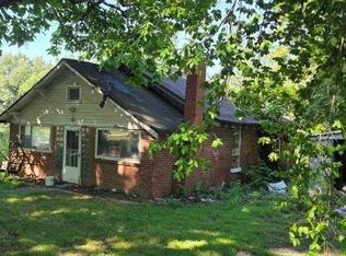 2203 Upchurch St, Eldorado, IL 62930