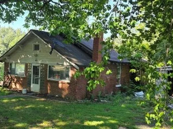 2203 Upchurch St, Eldorado, IL 62930