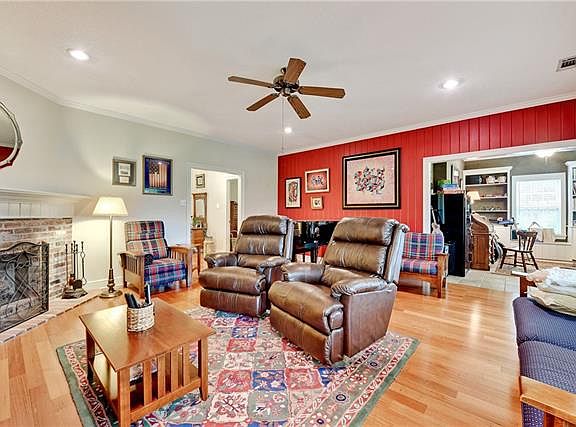 3rd image of 8 Green Hills Dr