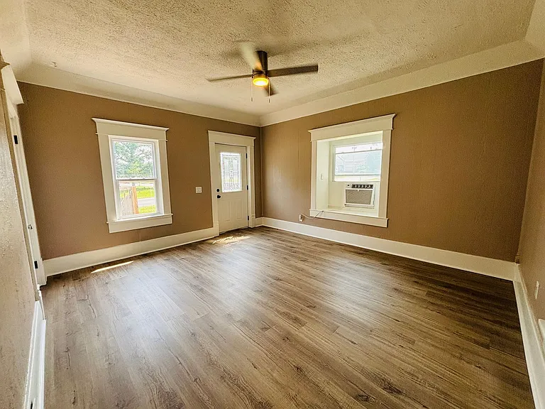 404 N Georgie Ave — Photo 3
