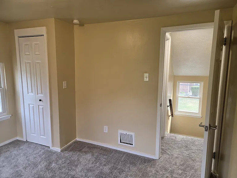 5272 Fieldcrest Dr — Photo 7