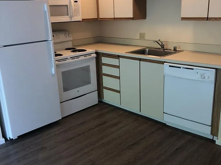 Francis Ave Apartments — Photo 5
