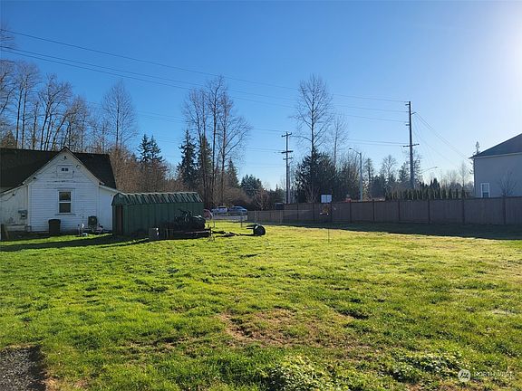4th image of 3704 127th Avenue NE