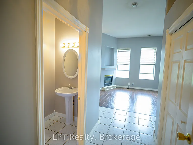317 Queen St #304 — Photo 4