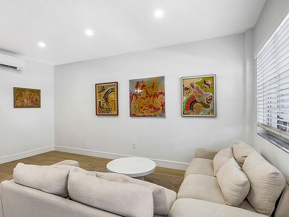 3rd image of 1755 Washington Ave Unit 1