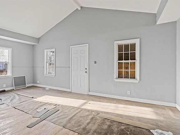 4th image of 547 Blue Ridge Blvd