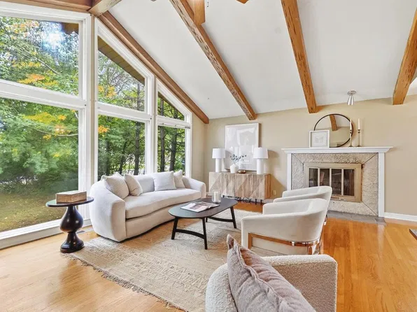 9015 N Iroquois ROAD, Bayside, WI 53217