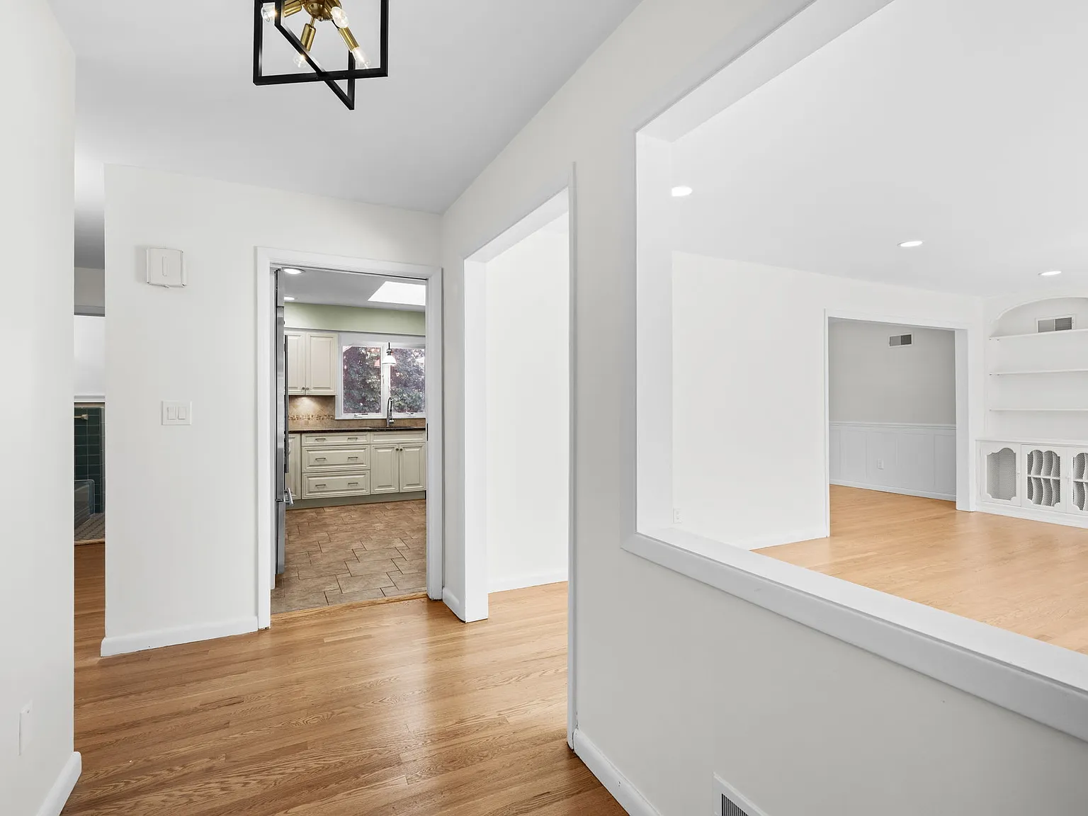 3 bed, 2.5 bath, 2216 sqft, $5,950 — Photo 3